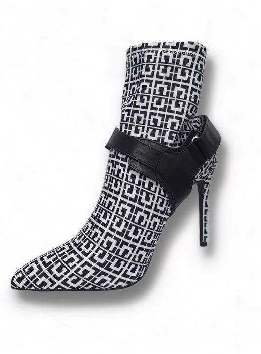 Разпродажба на боти и ботуши