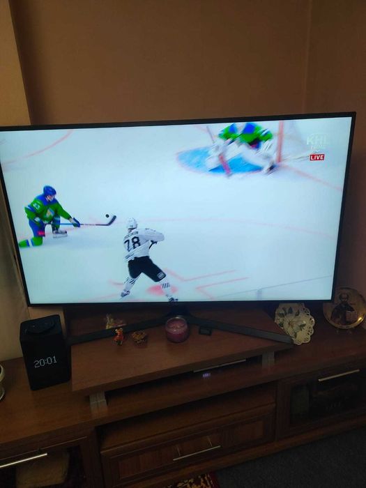 Продам телевизор Samsung UE55RU7400