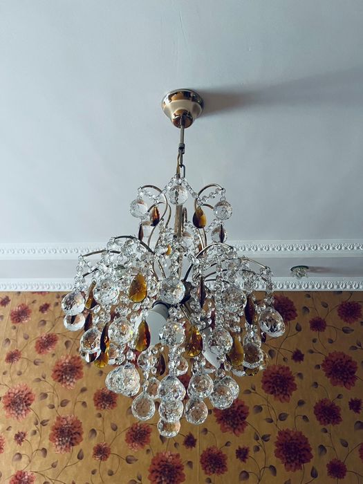 Продам люстру в отличном состоянии