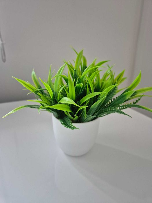 Комплект декорация от 3 бр. саксийки с изкуствена зеленина