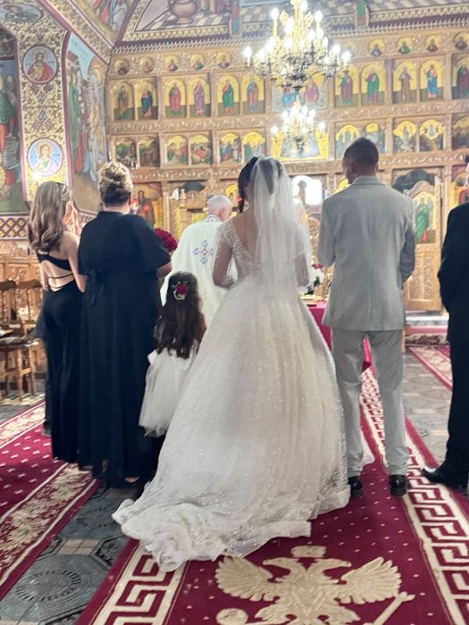 Vând rochiță de mireasă stil prințesa