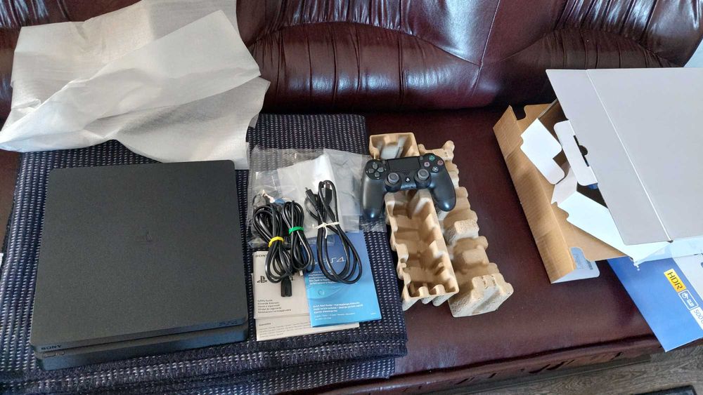 Конзола Sony Playstation 4
