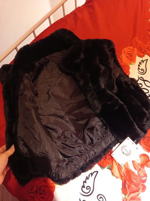 Veste de la CATO cu etichete