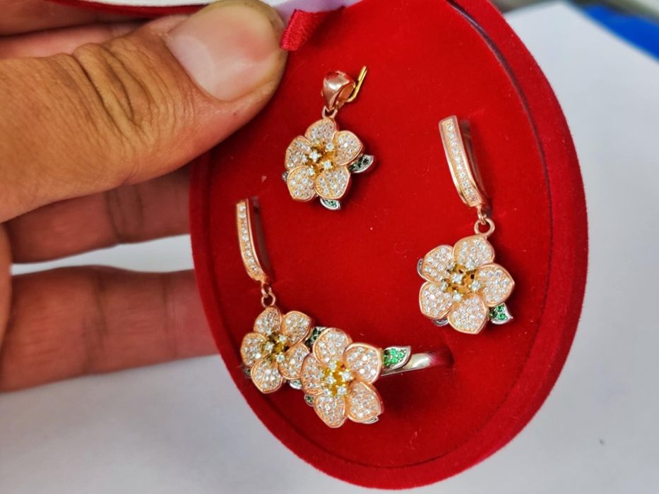 Сребърен комплект обеци,колие и пръстен