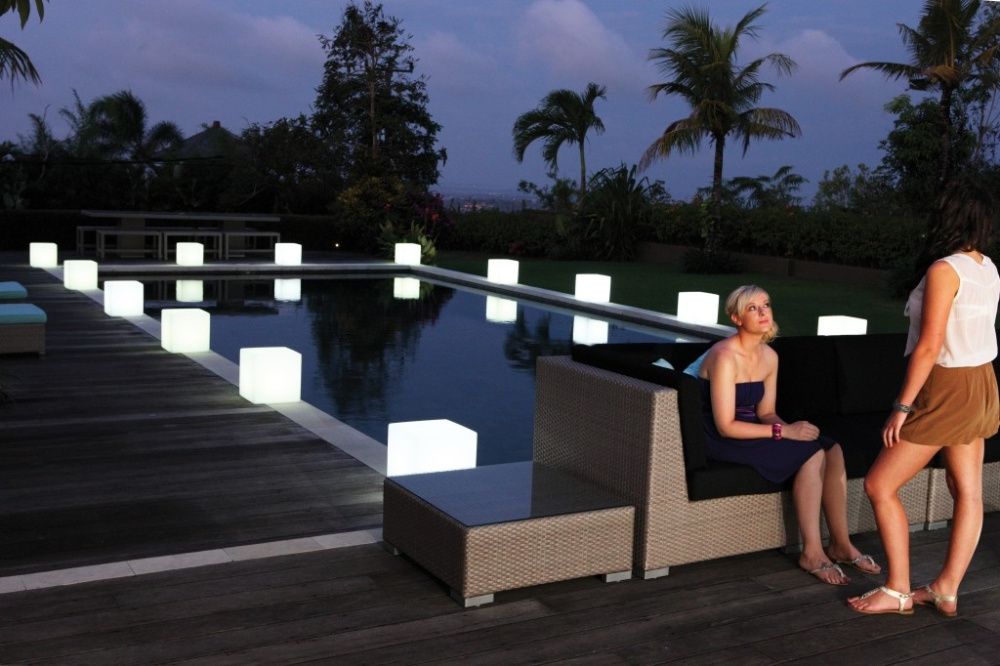 Cub luminos, Masuta cu LED rgbw pentru interior & Exterior, HoReCa