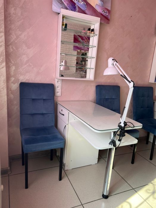 Продается маникюрный стол