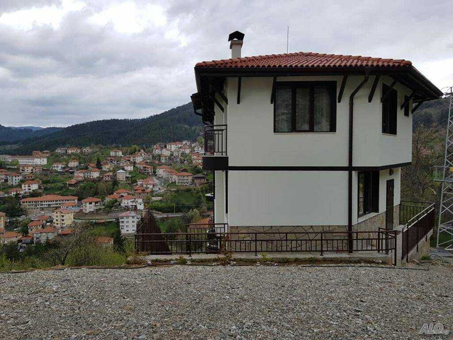 Къща за гости Мечата дупка Момчиловци