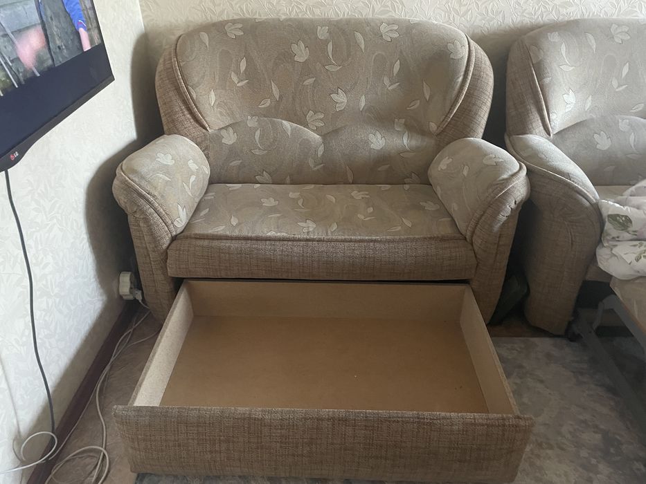 Продам диван б/у.