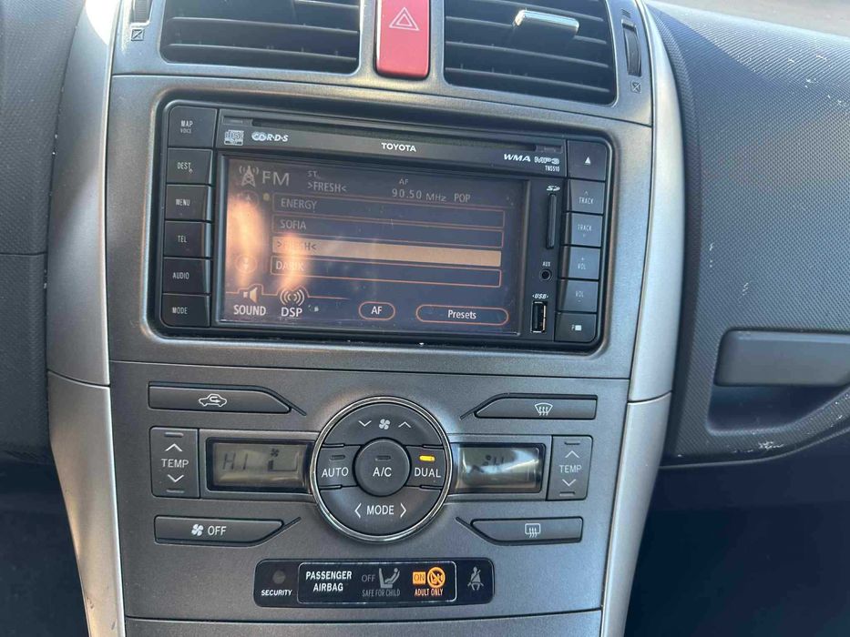 Toyota Auris 1.33 VVT-i  2008 г