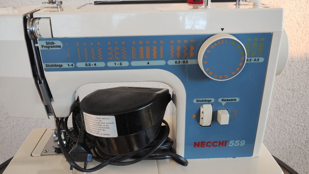 Отлично работеща шевна машина.