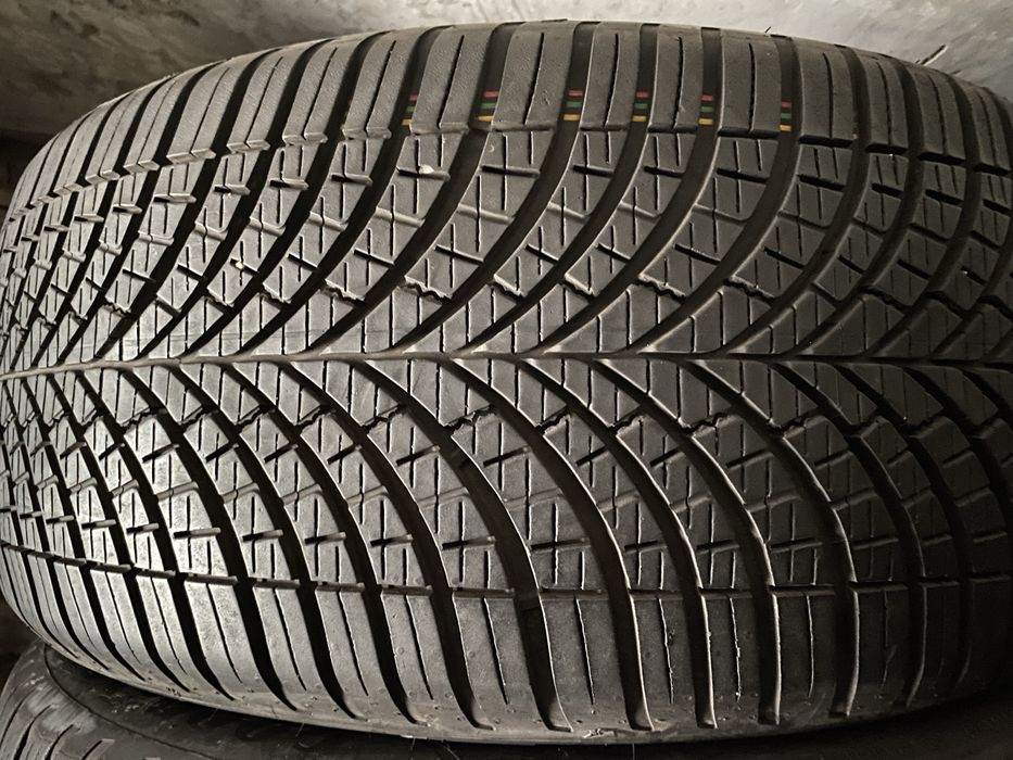 Шины 245/40/19 пара бу гудиер