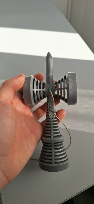 Vând kendama Catchy