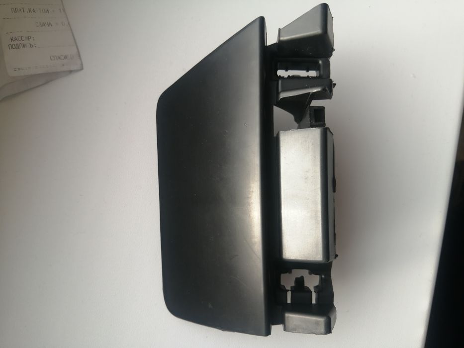 Заглушка бампера буксировочного крюка