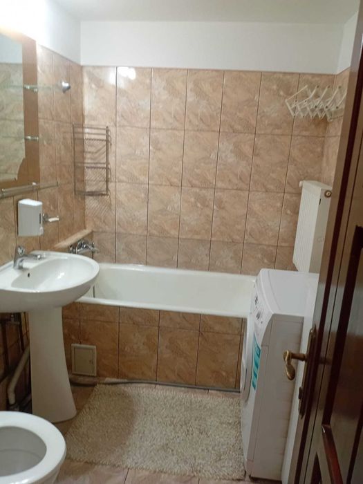 Inchiriez apartament 2 camere, zona Mercur, cartier Cetate