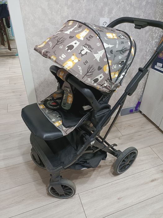 Детская прогулочная коляска