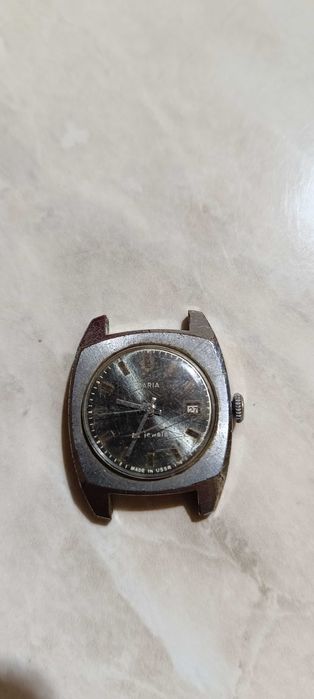 Продавам три часовника