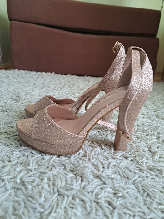 Sandale de ocazie marime 35
