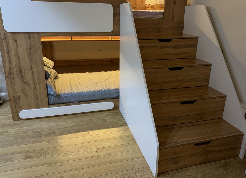 Кровать двухъярусная