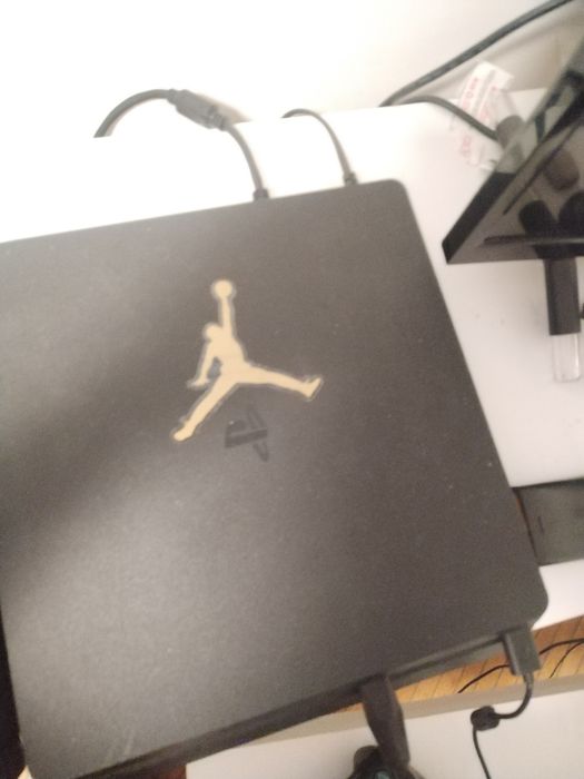 Ps4 slim cu 2 manete si 7 jocuri merge foarte bine