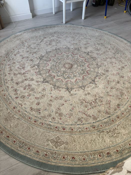 Круглый ковер в отличном состоянии