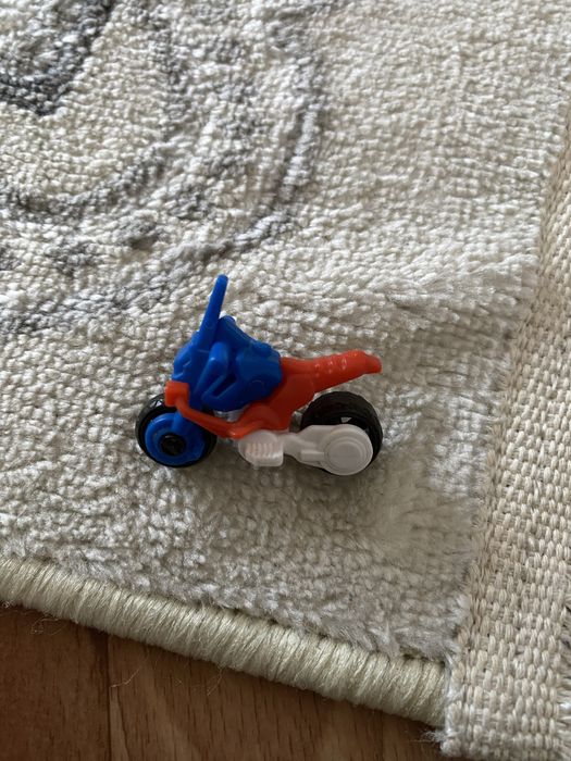 Каждая фигурка 100 тг