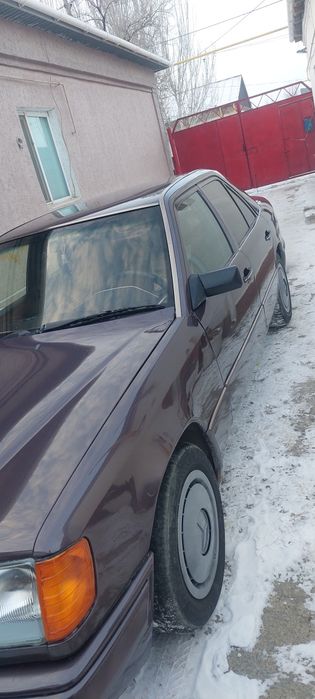 Мерседес 124 на ходу