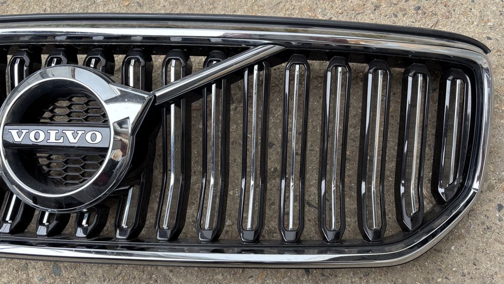 Решетка за Volvo xc40