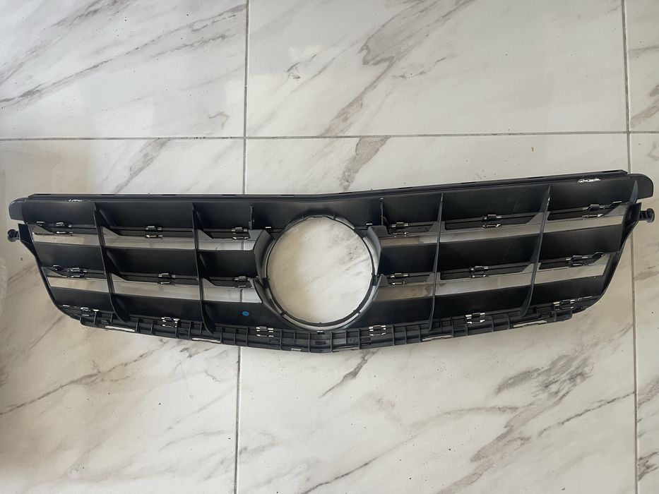 Решетка / Маска за Mercedes W204 C-class 2007-2014 / решетка за w204 / маска за w204 C класа всички модели от 2007г. до 2014г. ЧИСТО НОВА! ПРОМОЦИЯ