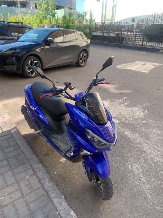 Продам макси скутер
