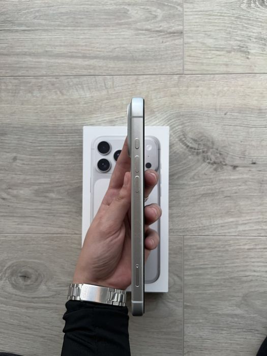 Vand iphone 17 pro max silver