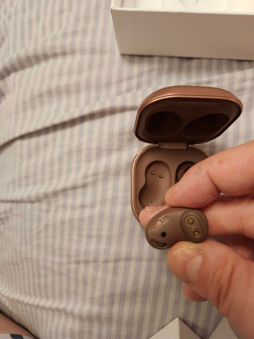 Слушалки airbuds