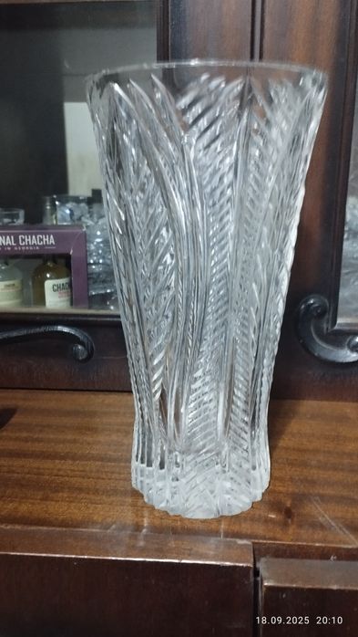 Продаю хрустальные вазы