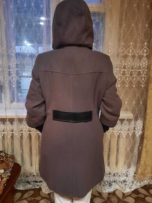 Продам   пальто  с капюшоном