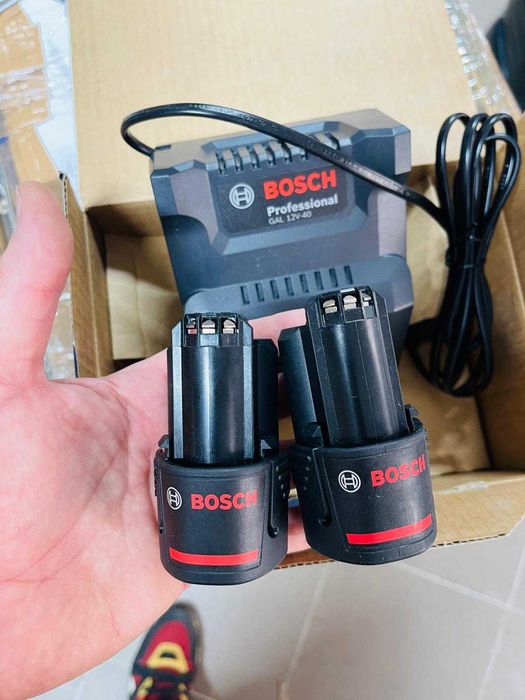 Kit 2 baterii Bosch Professional 12 V, 2.0Ah + incarcator