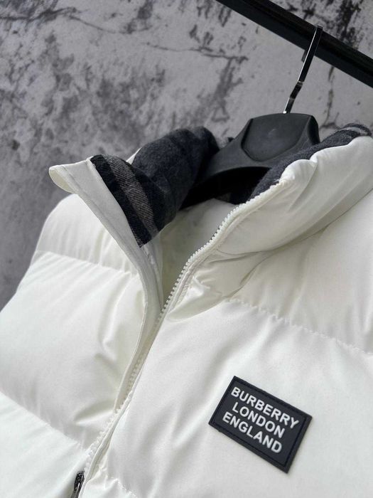 Vesta Burberry Noua Alb & Negru