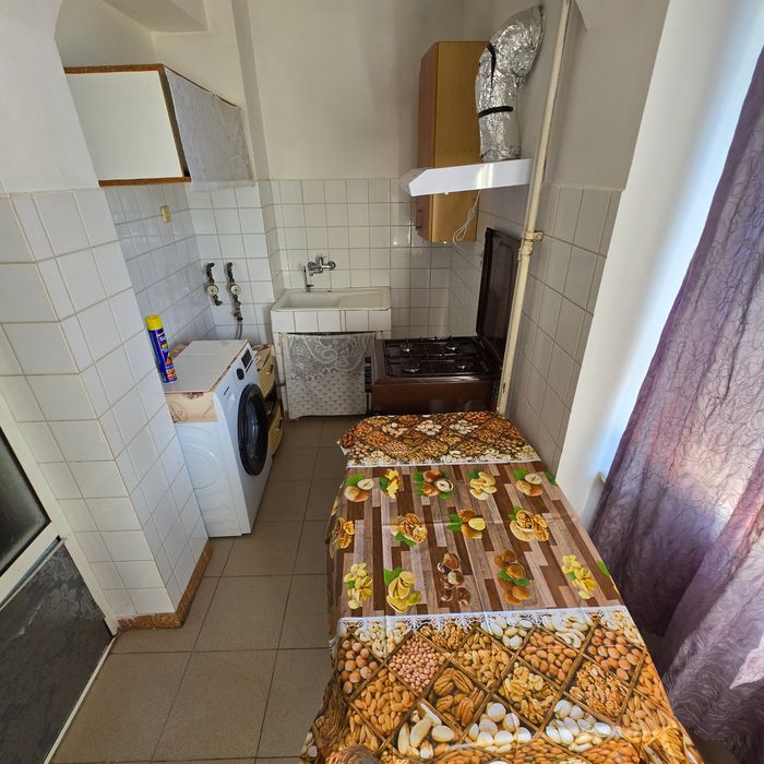 Închiriez garsoniera