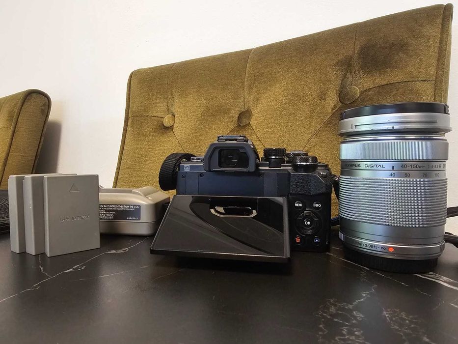 Olympus OM-D E-M10 Mark II la cutie Obiectiv 40-150mm/3 baterii/geanta