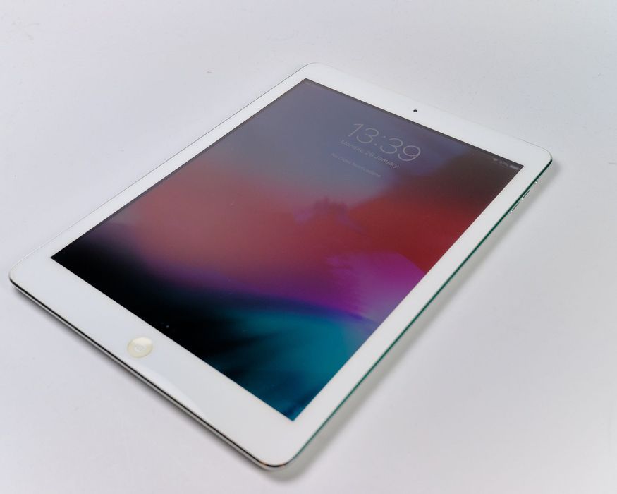 iPad Air 2 9.7” – 64GB / Wi-Fi + Cellular / Silver много запазен
