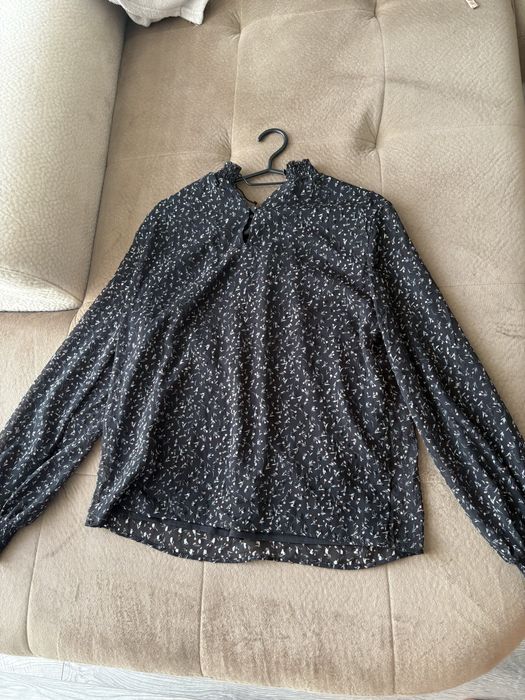 Летни ризи размер М,20€ двете