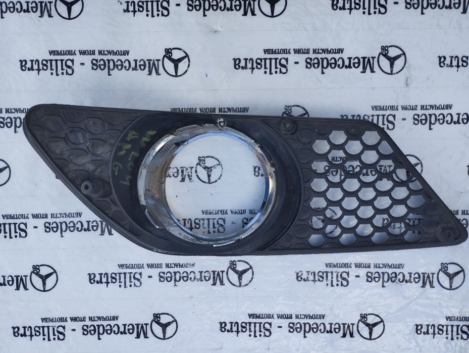 Решетка за халоген Mercedes C- Class w204 AMG