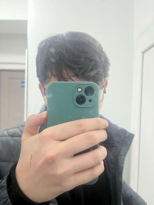 Обменяю айфон 13 с коробкой