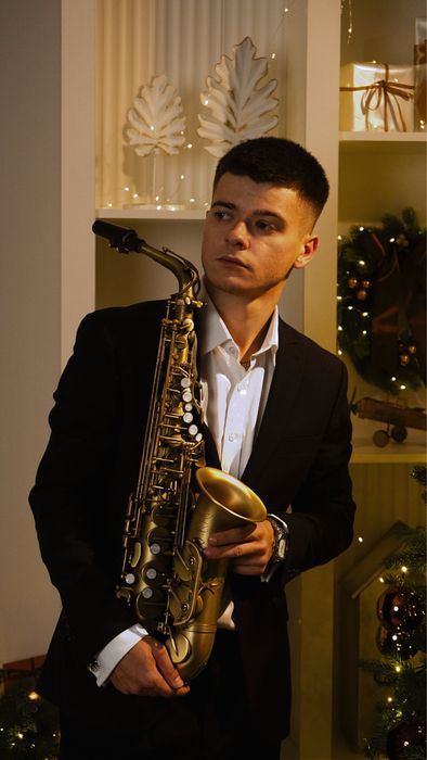 Саксофонист Ladislao | Живая музыка | Музыкант