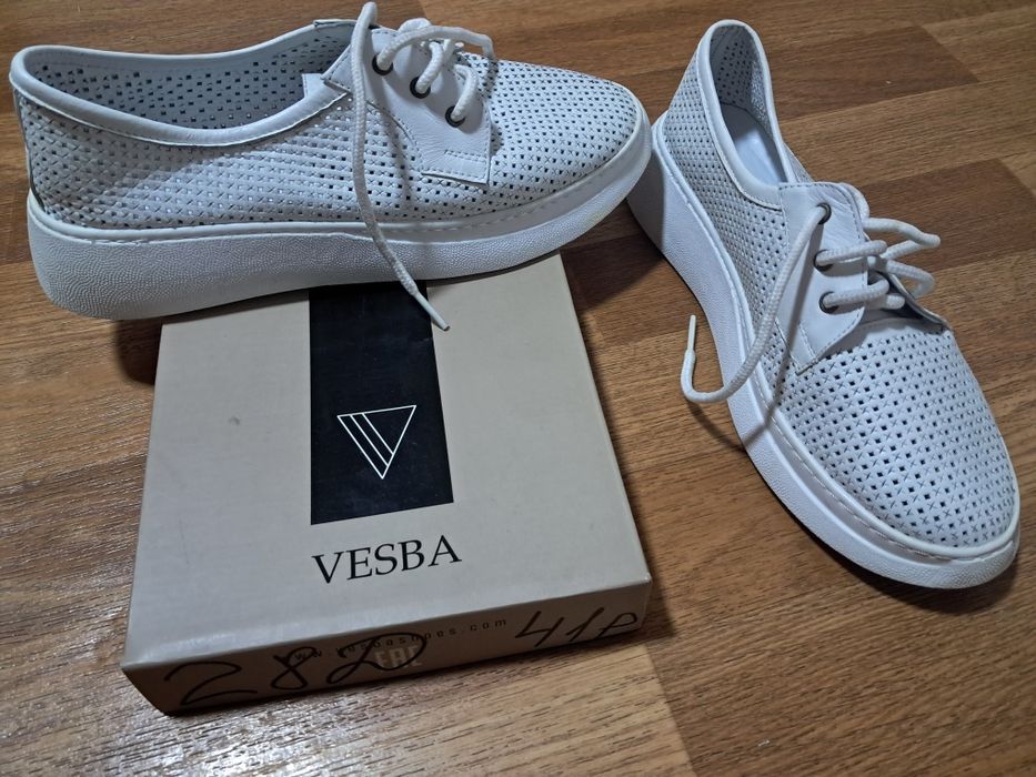 Продам кроссовки