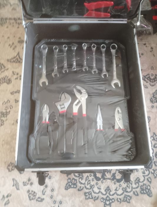 Продам набор инструментов