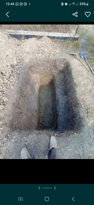 Копаем ямы могилы