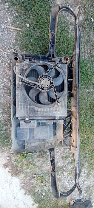 Стойка Радиатори и Фарове VW Голф 4 става за 1.6 и 1.4