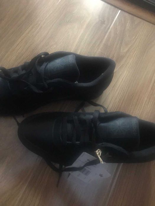 Reebok Sneakersi (Cititi atent descrierea)