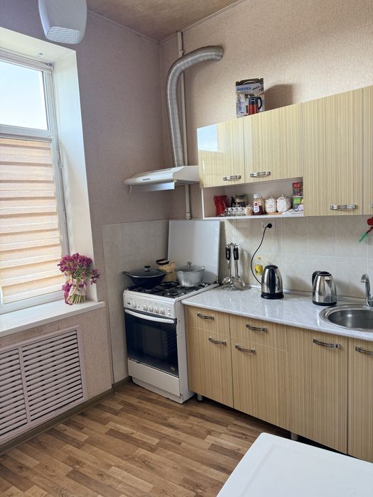 Arenda kvartira labzeda 1 ta qiz uchun shu xona oziga beriladi