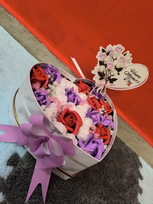 Кутии с сапунени рози