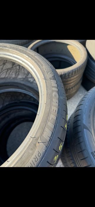 235 40 18 Michelin